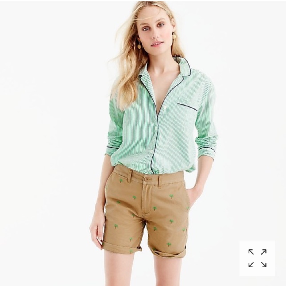 NWT J Crew Boyfriend chino shorts -embroidered 🌴